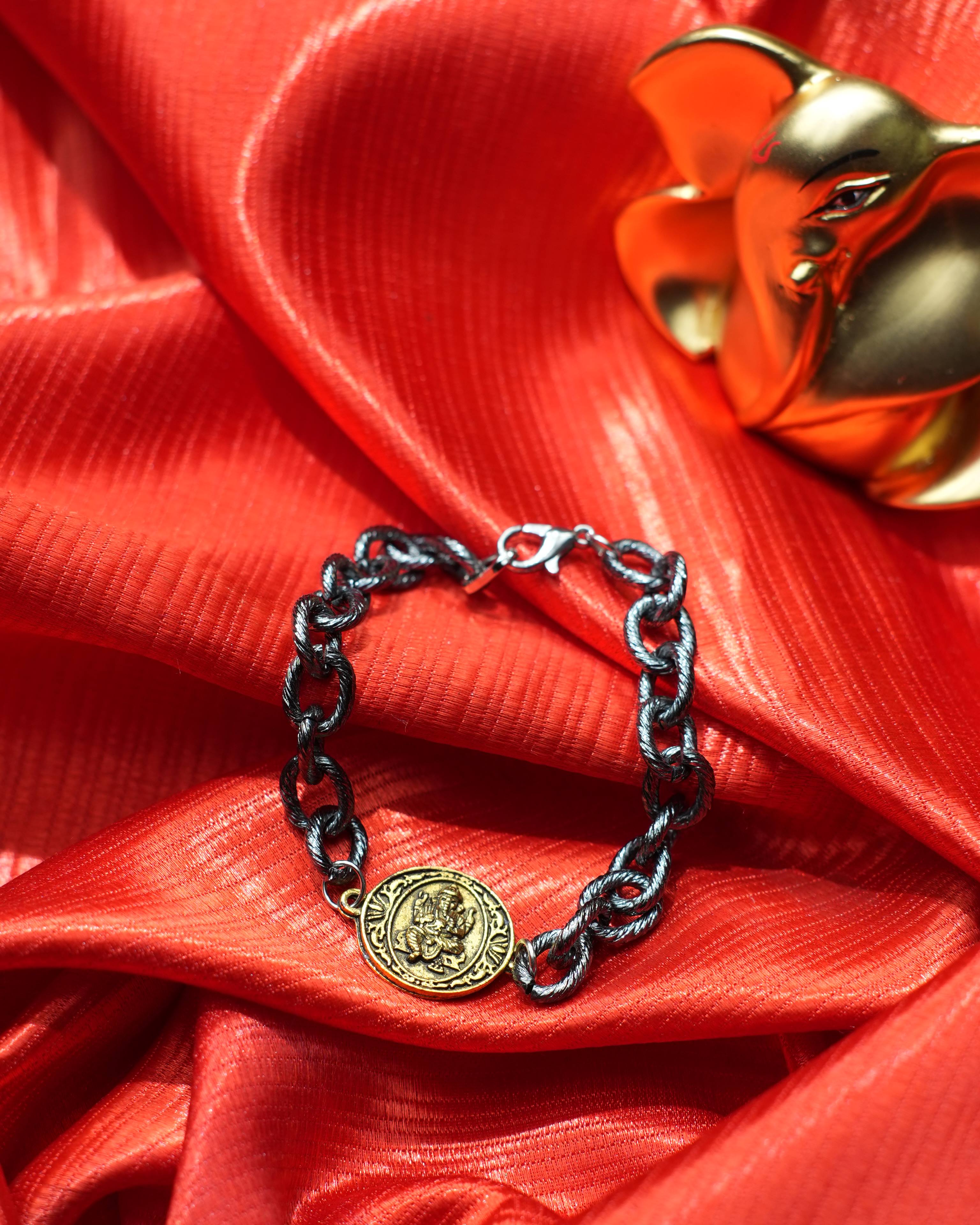 tatva-bracelet-oxidised-black-metalic-chain-with-lord-ganesh